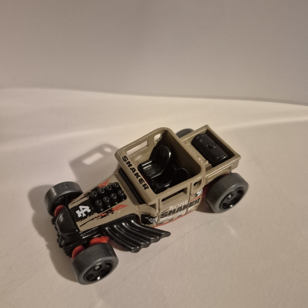 B23  hot wheels bone shaker mystery model